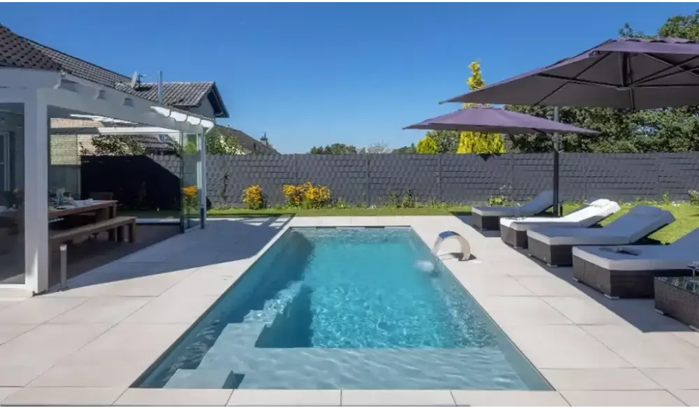 Rectangular pool – clear blue water, white float, visually striking design
